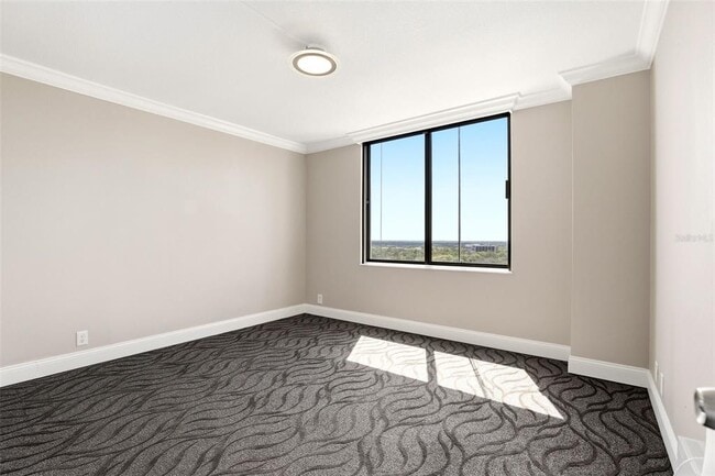 Building Photo - 400 E Colonial Dr