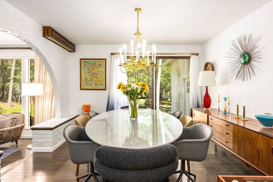 Building Photo - 28 Holiday Dr