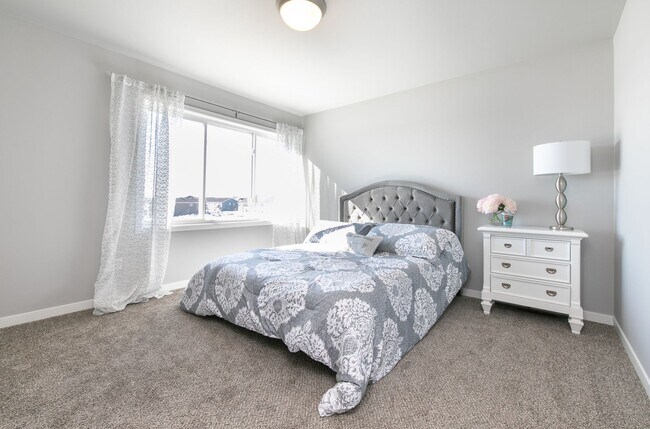 Building Photo - 4-bedroom, 3.5-bathroom West Fargo Single-Family Home w/ 3 Stall Garage