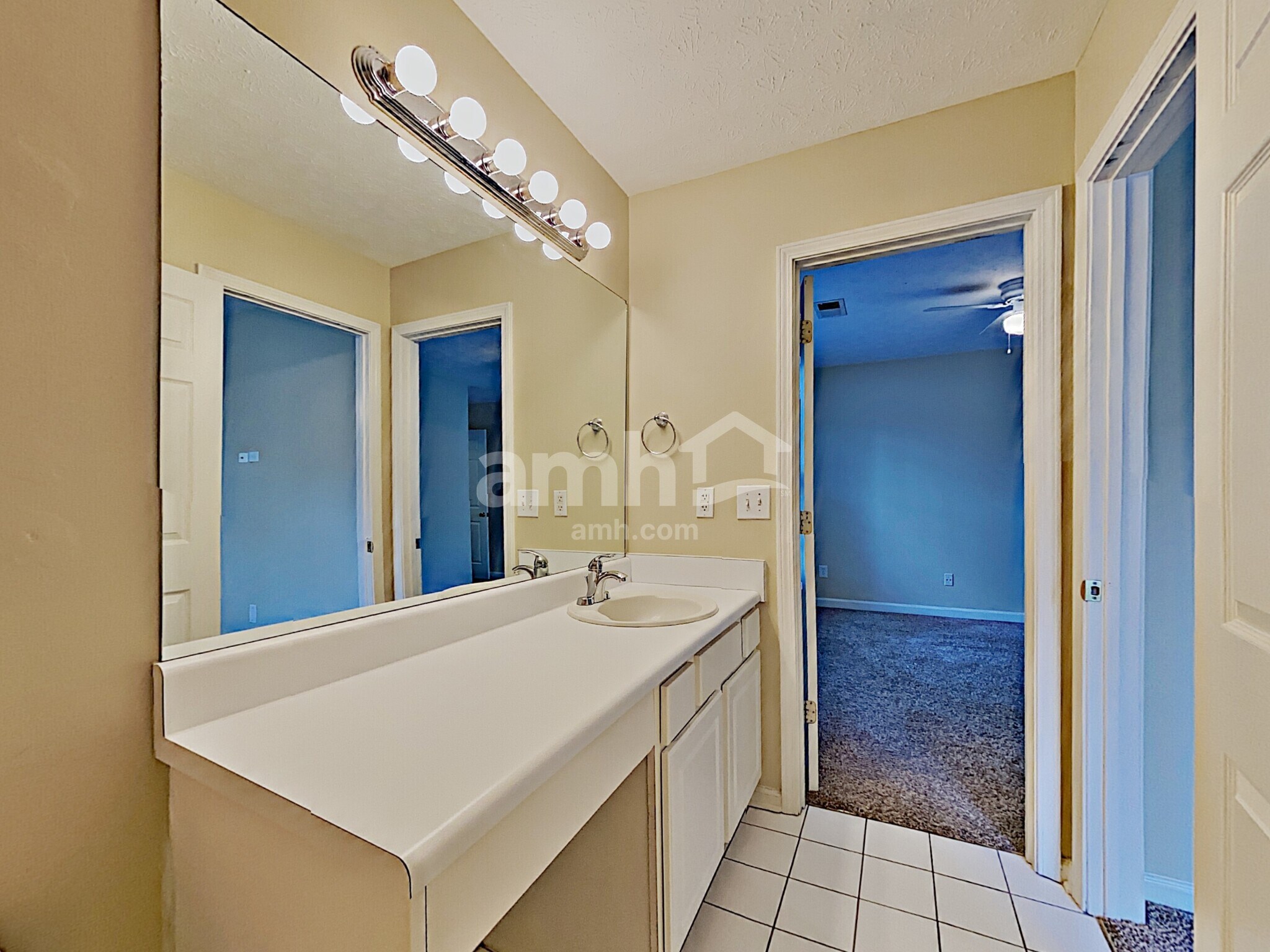 Building Photo - 4810 Lake Park Ter