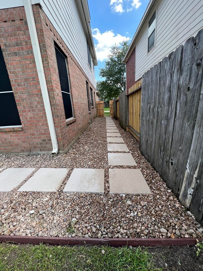 Building Photo - 2647 Katie Harbor Dr