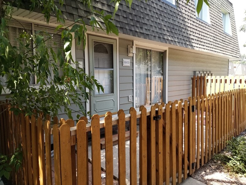 Building Photo - 6845 E Arizona Ave
