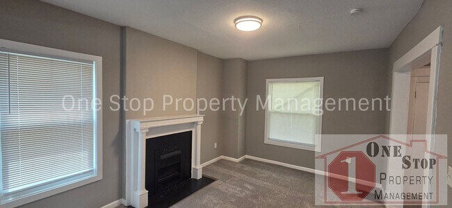 Building Photo - Beautiful 3 Bedroom 2 Bathroom in Kansas City!