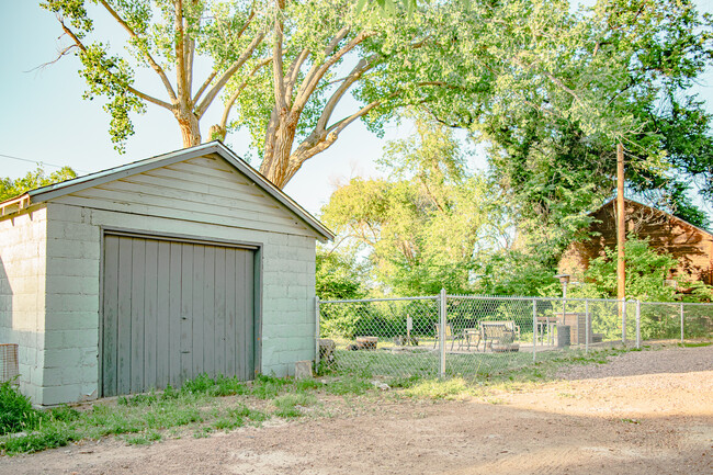 Building Photo - 619 Griffin Ave