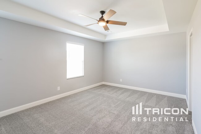 Building Photo - 399 Green Hills Dr