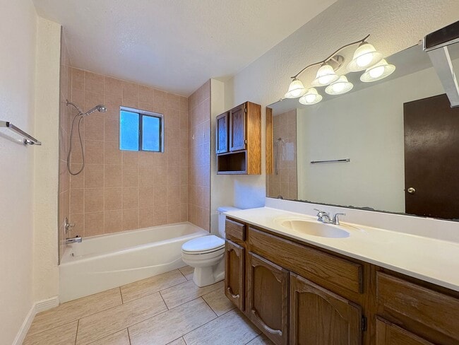 Building Photo - West El Paso 4 bed/3 bath refrig A/C Home!