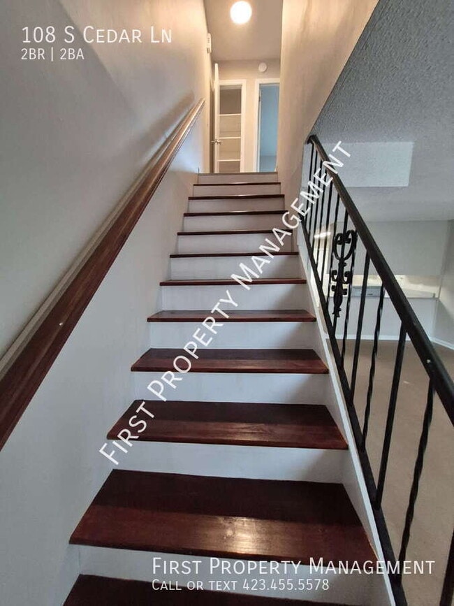 Building Photo - 108 S Cedar Ln
