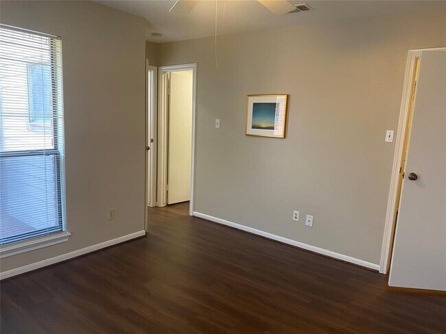 Building Photo - 7447 Cambridge St