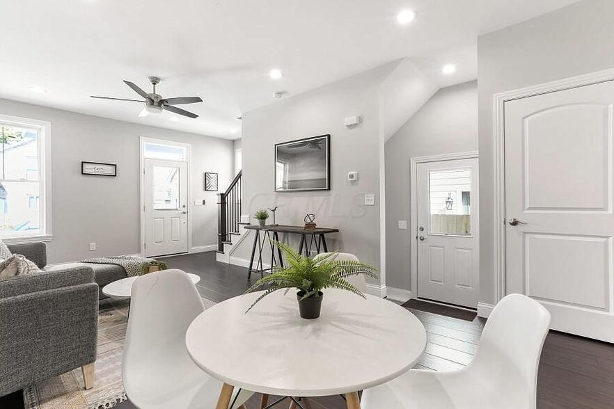 Building Photo - 1513 Oak St