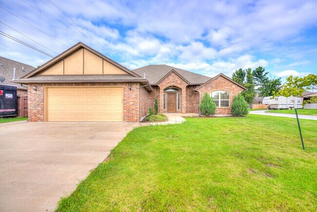 Building Photo - AVAILABLE THE END OF APRIL! 3 OR 4 BDRM, 2 BATHRM, 2 CAR & STORM SHELTER