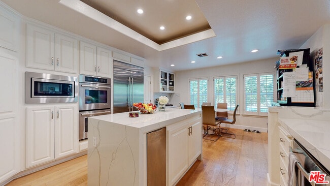 Building Photo - 4950 Densmore Ave