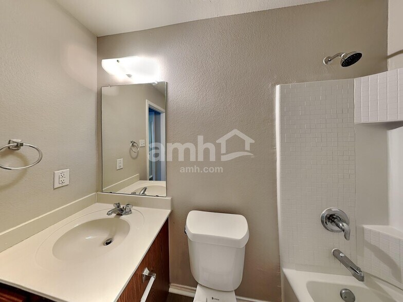 Building Photo - 8517 Gray Shale Dr