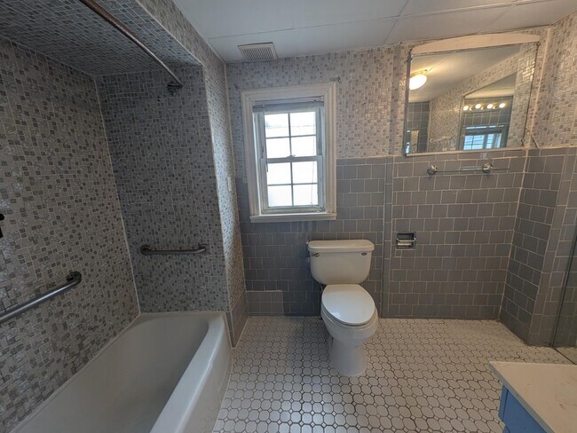 Building Photo - 1430 44th St