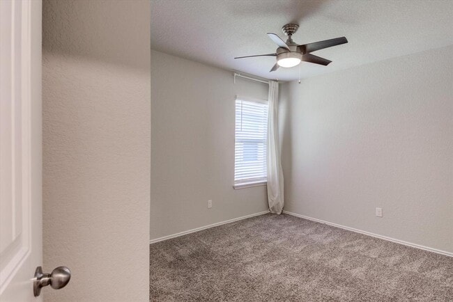 Building Photo - 403 Kyra Ln