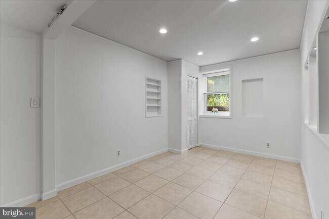 Building Photo - 202 Buckingham Ln