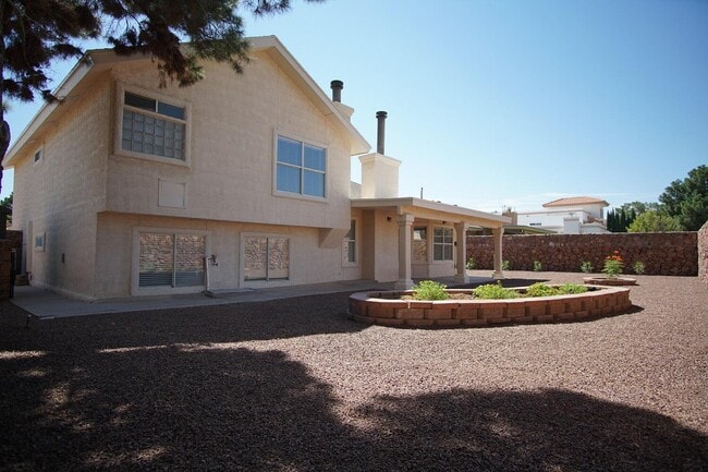 Building Photo - 2045 Pueblo Nuevo Cir
