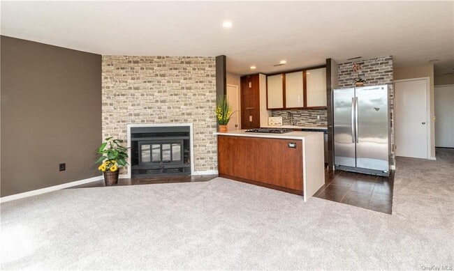 Building Photo - 150 N Bedford Rd