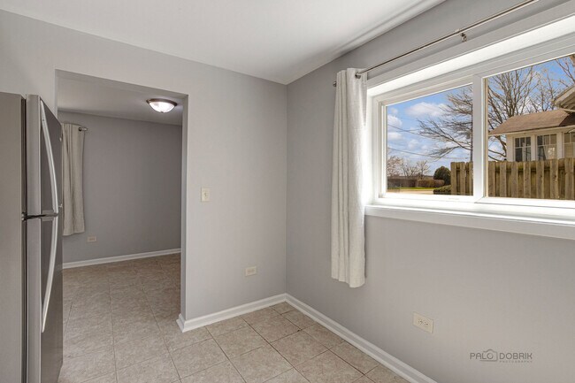 Building Photo - 240 N Archer Ave