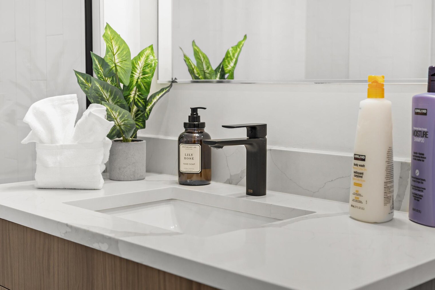 Building Photo - 600 Broadway-SI ID1240311P