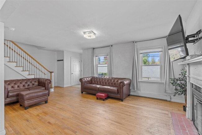 Building Photo - 41 Verplanck Ave