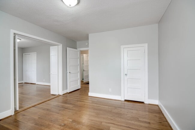 Building Photo - 1741 Oak Dr