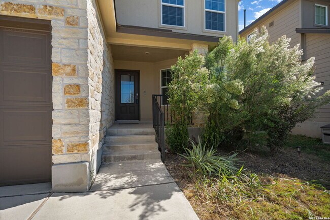 Building Photo - Open Floor Plan 4 Bed/2.5 Bath Home in Alamo Ranch
