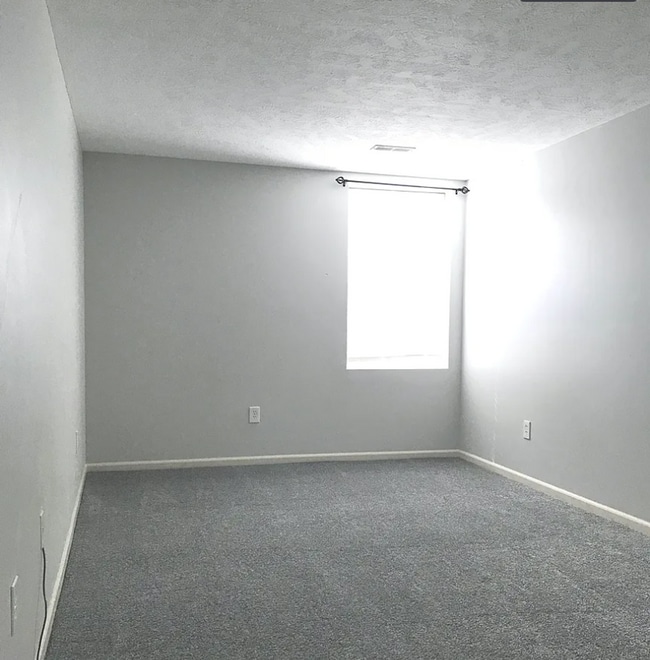 Building Photo - Beautiful end condo in great Powell location!!