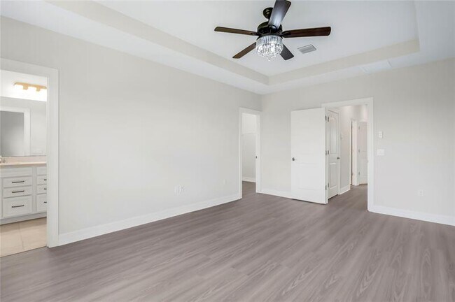 Building Photo - 4828 Chantilly Rd