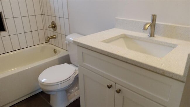 Building Photo - 2156 Park Terrace