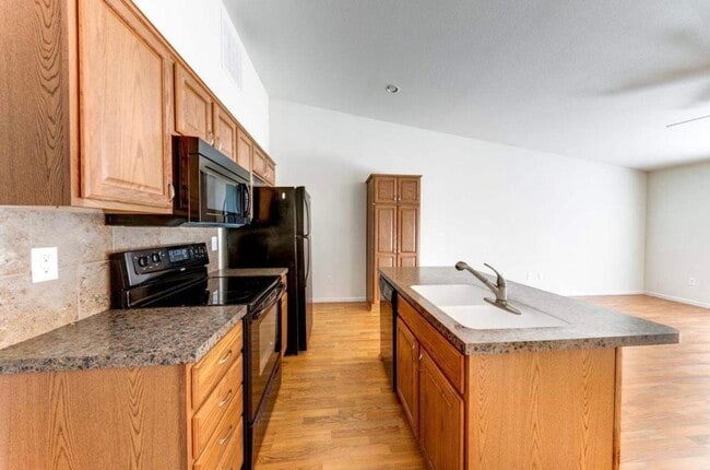Building Photo - 609 Grainfield St