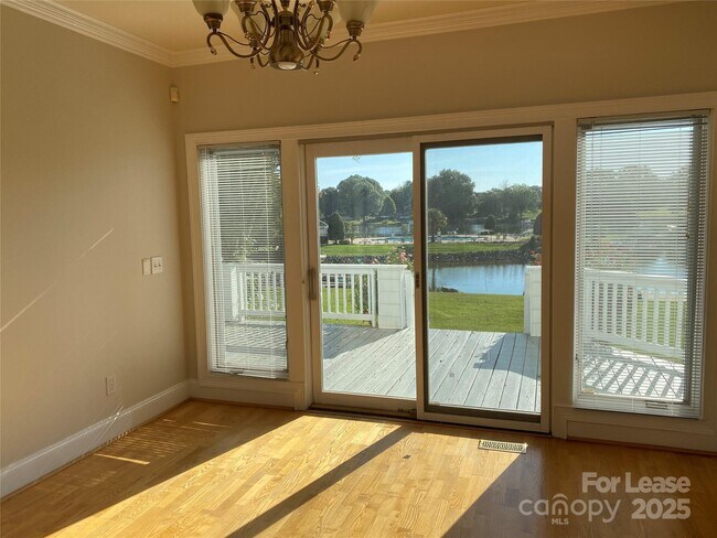 Building Photo - 144 Chandeleur Dr