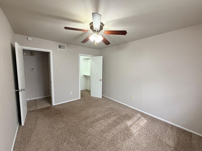 Building Photo - 3302 Salisbury Ave