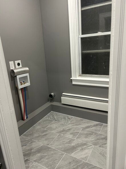 Building Photo - 33 White St