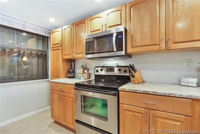 Building Photo - 10600 S Ocean Dr