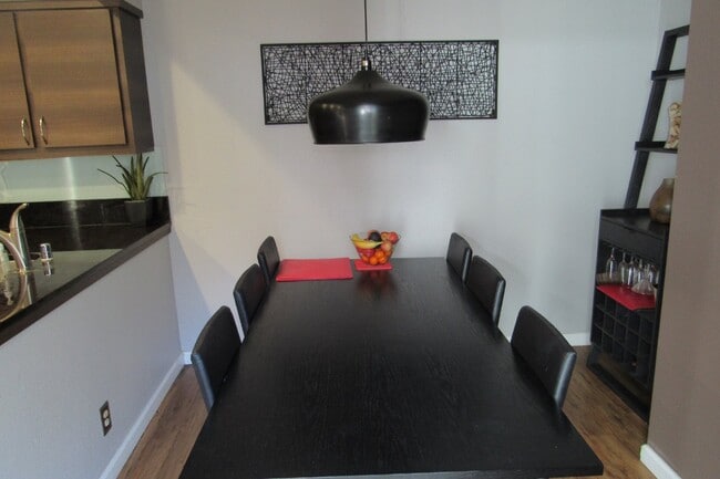 Building Photo - Beautiful 3 Bed/2.5 Bath Townhome