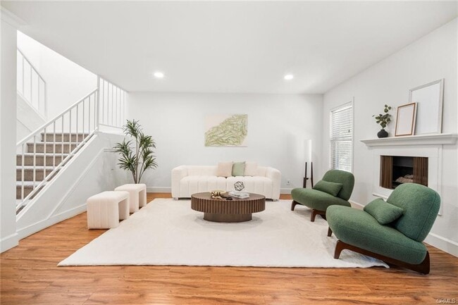 Building Photo - 1412 Buena Vista