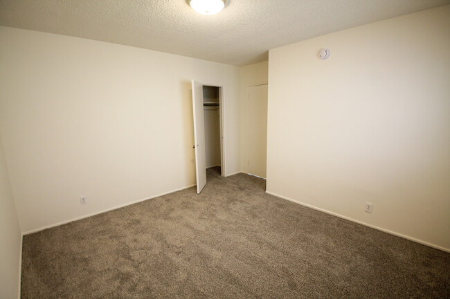 Building Photo - 11033 Fruitland Dr