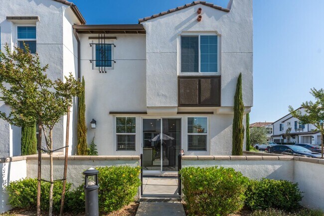 Building Photo - 30324 Town Square Dr