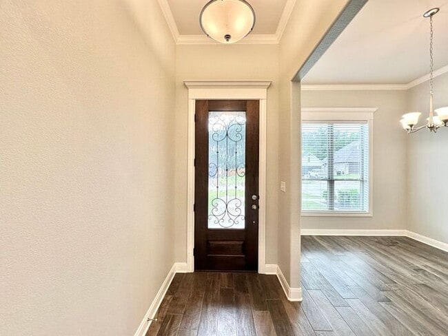 Building Photo - Available Now! Stunning 3 Bedroom 2 Bath i...
