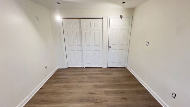 Building Photo - 295 W Wyoming Ave