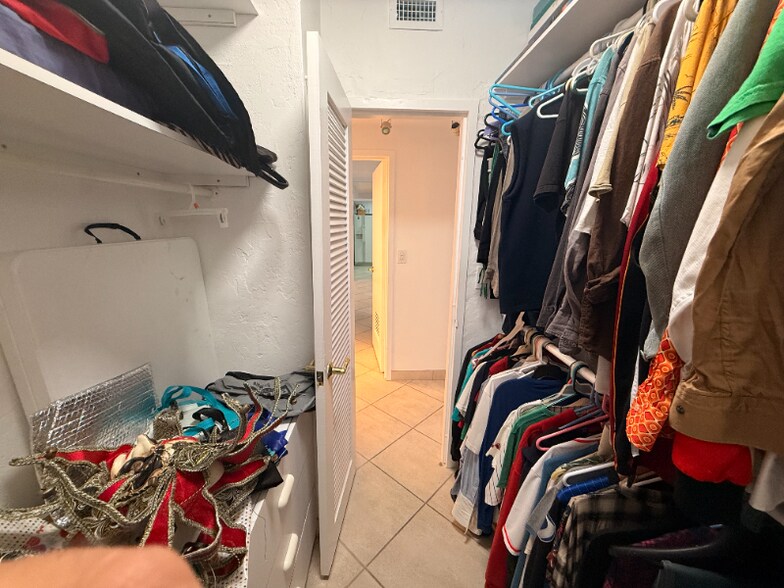 Building Photo - 5825 Collins Ave