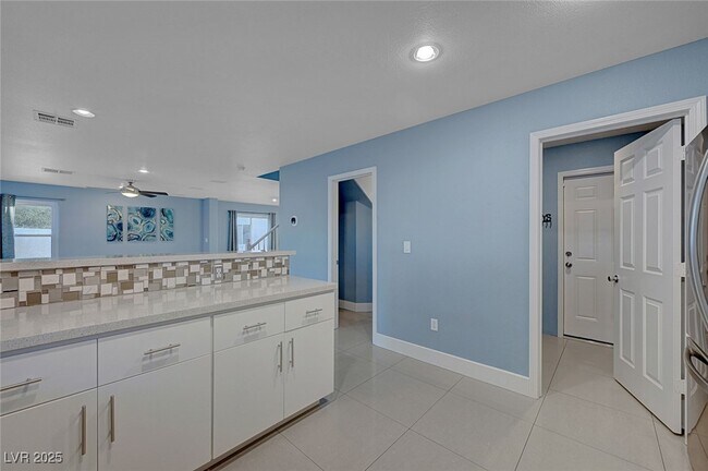 Building Photo - 5470 Logville St