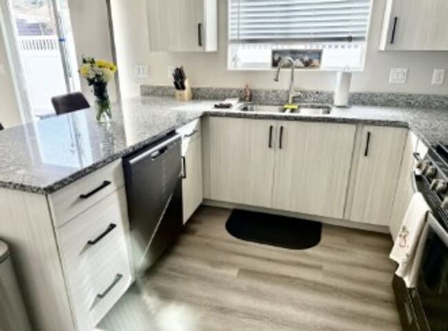 Building Photo - Beautiful 3 Bed/2.5 Bath Townhome For Rent!