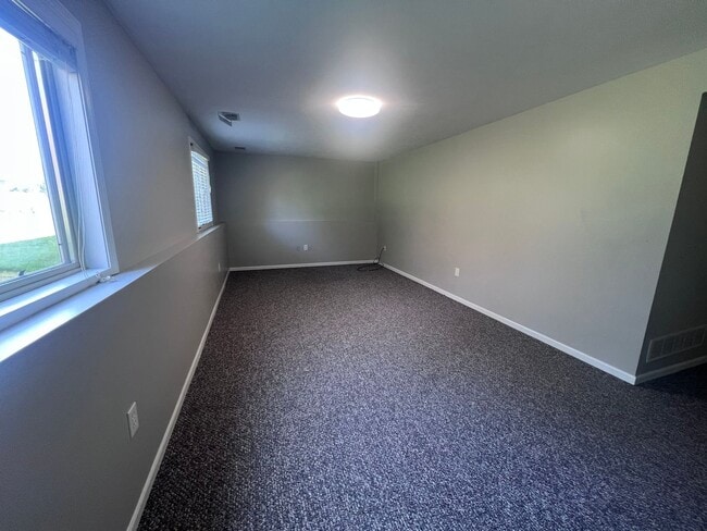 Building Photo - Spacious Duplex in Walker! Two Stall Garage!