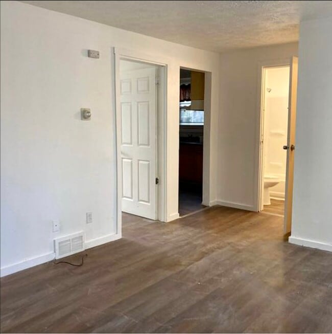 Building Photo - 42 Rosewood Ter