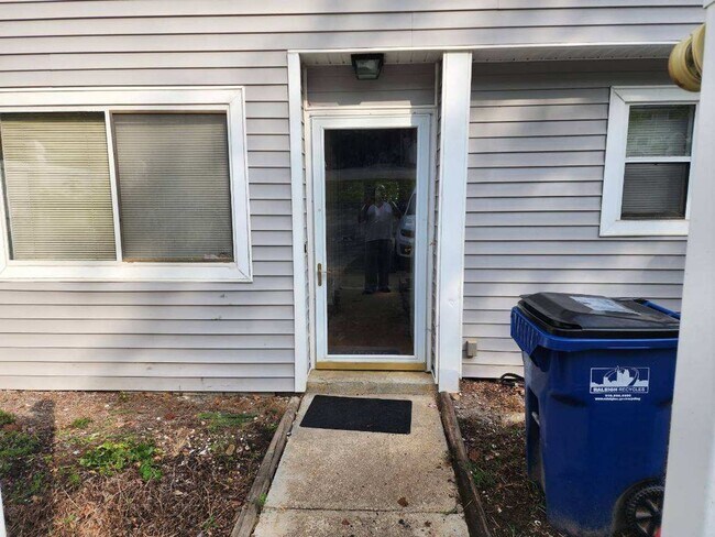 Building Photo - 7237 Sandy Creek Dr