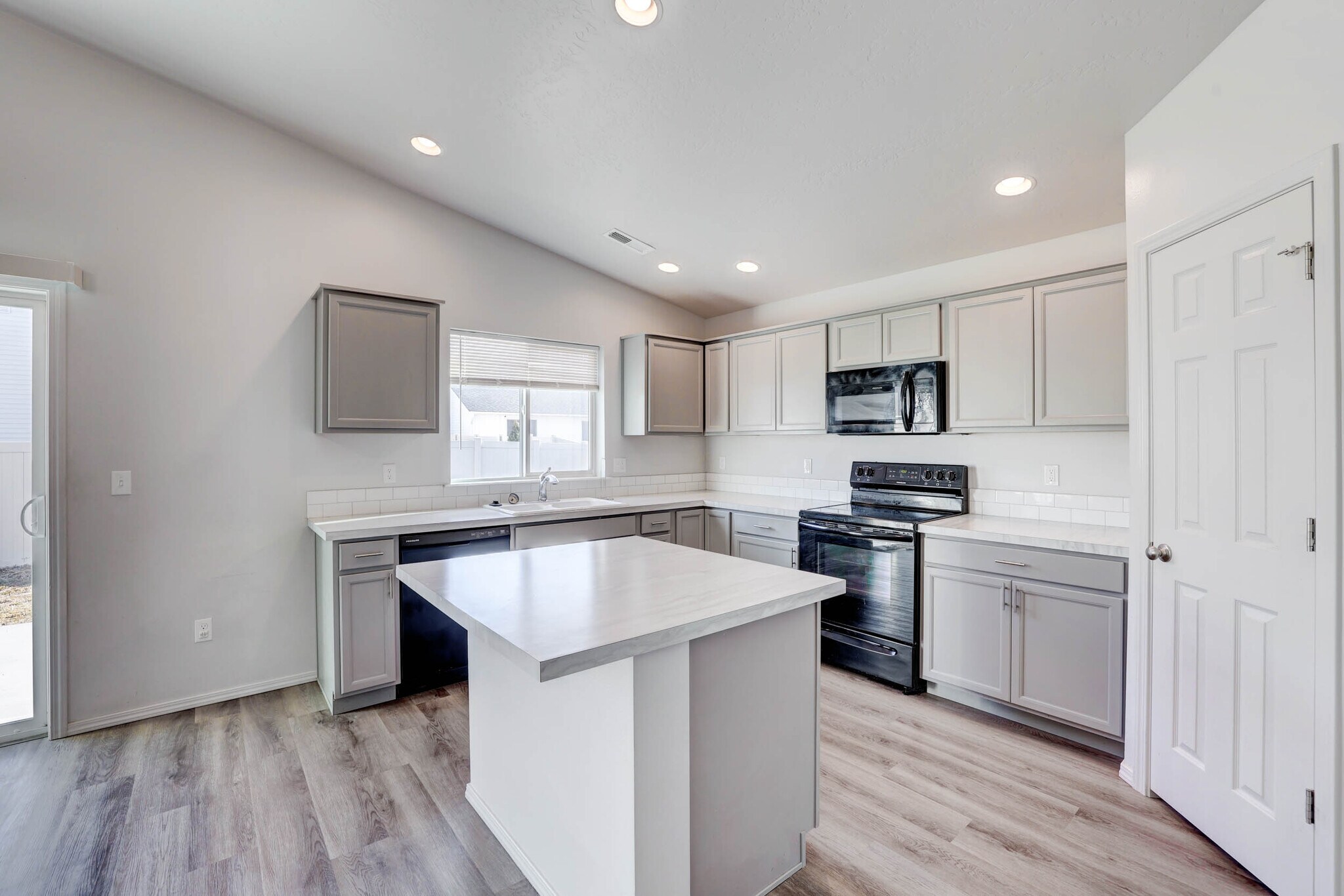 Building Photo - 19570 Nanticoke Ave