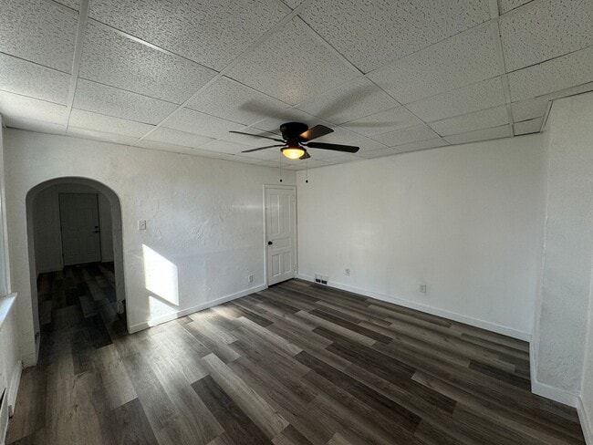 Building Photo - 4 BEDROOM HOME AVAILABLE NOW!!