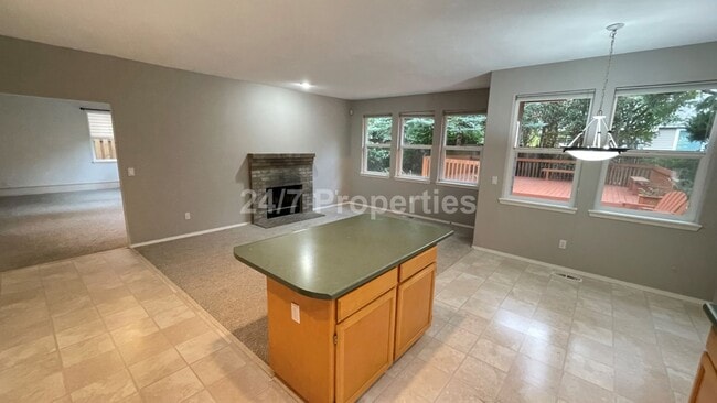 Building Photo - Inviting 3 BD | 2.5 BA Home w/ Massive Bac...