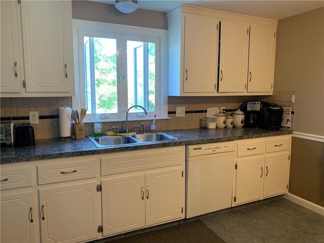 Building Photo - 68 Heritage Dr